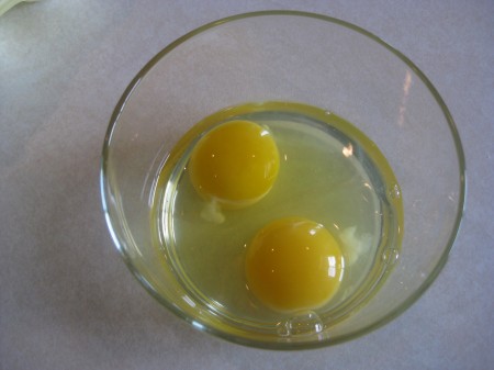 Два яйца